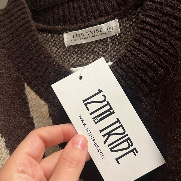 Montclair Brown Abstract Sweater - Picture 3 of 3